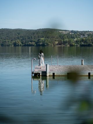 ✨ Tyhle šaty jsou takovým spojencem mezi létem a podzimem 💦🍂🧡 Perfektně ladí k neutrálním balerínkám a dlouhému vlněnému...